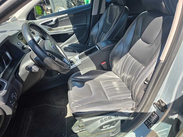 Volvo - v60 plug in hybrid - d6 awd plugin-hybrid summum - 2013 - personenauto - 9-kkx-46 - afbeelding 4 van  19