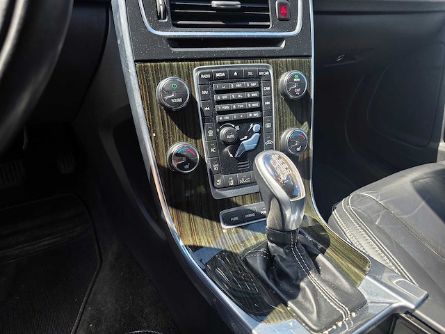 Volvo - v60 plug in hybrid - d6 awd plugin-hybrid summum - 2013 - personenauto - 9-kkx-46 - afbeelding 8 van  19