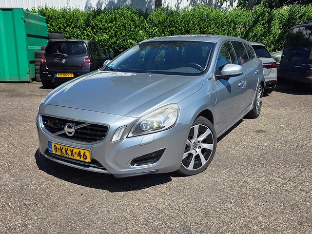 Volvo - v60 plug in hybrid - d6 awd plugin-hybrid summum - 2013 - personenauto - 9-kkx-46 - afbeelding 12 van  19