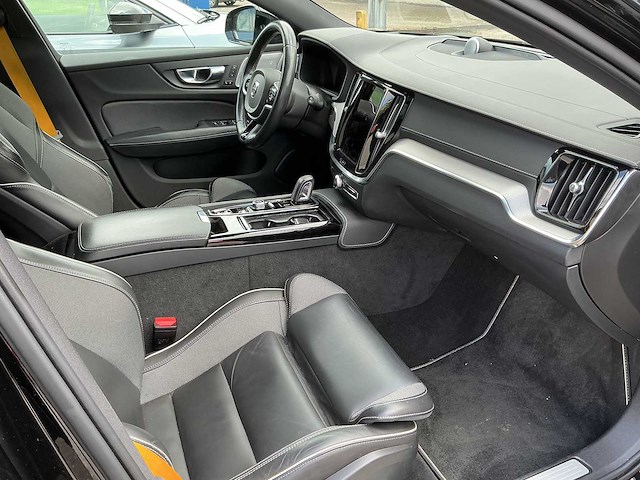 Volvo - v60 t8 - awd polestar engineerd, full option - car - 2020 - afbeelding 25 van  32