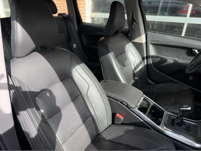 Volvo - v70 - 2.0 d2 dynamic ed. - personenauto - 2016 - afbeelding 9 van  24