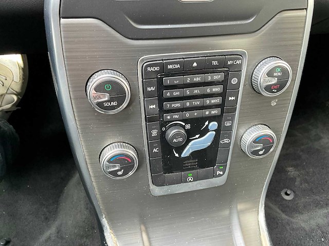 Volvo - v70 - 2.0 d3 polar+ - personenauto - 2016 - afbeelding 10 van  29