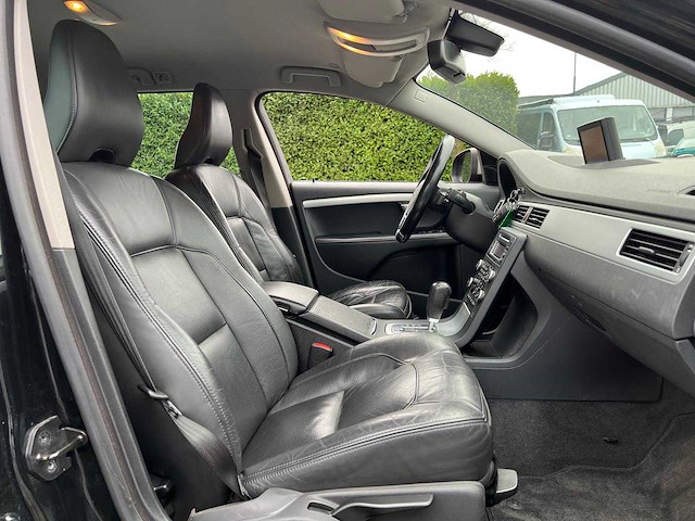 Volvo - v70 - 2.0t r-edition - 65-pjj-2 - 2011 - afbeelding 16 van  19