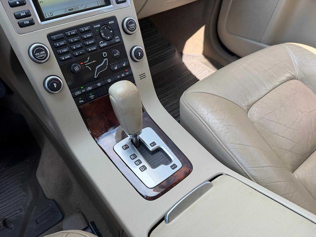 Volvo - v70 - 2.4 d5 summum - personenauto - 2008 - afbeelding 10 van  26