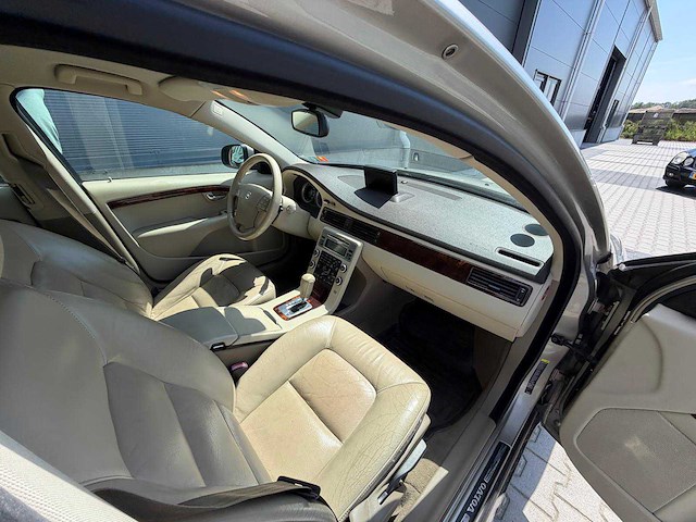 Volvo - v70 - 2.4 d5 summum - personenauto - 2008 - afbeelding 13 van  26