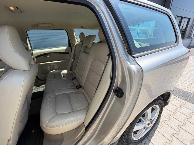 Volvo - v70 - 2.4 d5 summum - personenauto - 2008 - afbeelding 16 van  26