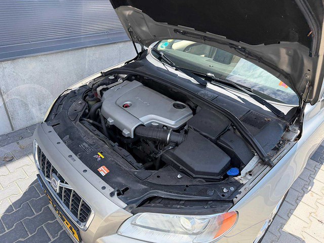 Volvo - v70 - 2.4 d5 summum - personenauto - 2008 - afbeelding 20 van  26