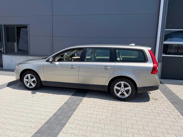 Volvo - v70 - 2.4 d5 summum - personenauto - 2008 - afbeelding 2 van  26