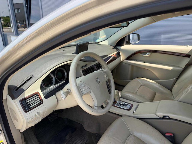 Volvo - v70 - 2.4 d5 summum - personenauto - 2008 - afbeelding 9 van  26