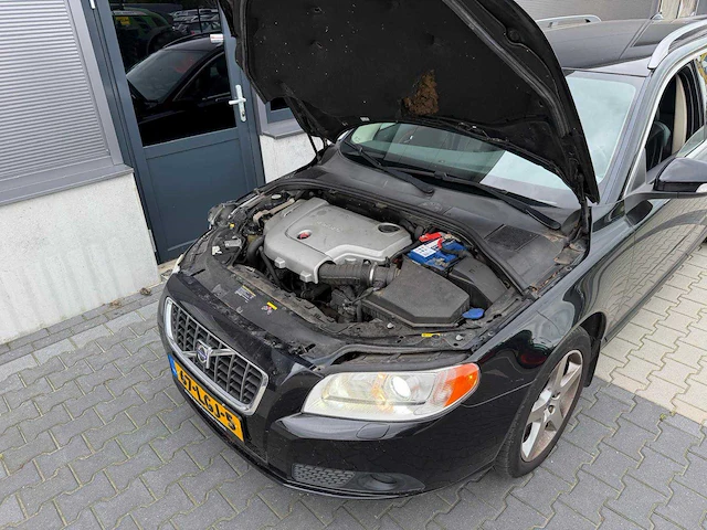 Volvo - v70 - 2.4 d5 summum - schade auto - personenauto - 2008 - afbeelding 2 van  41