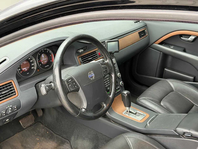 Volvo - v70 - 2.4 d5 summum - schade auto - personenauto - 2008 - afbeelding 3 van  41