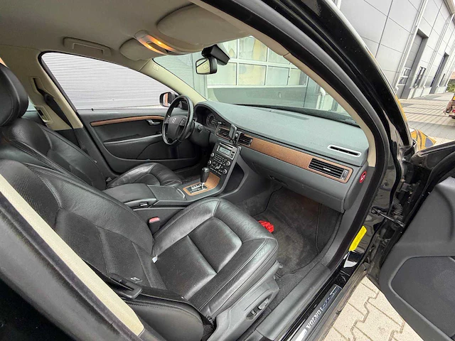 Volvo - v70 - 2.4 d5 summum - schade auto - personenauto - 2008 - afbeelding 6 van  41