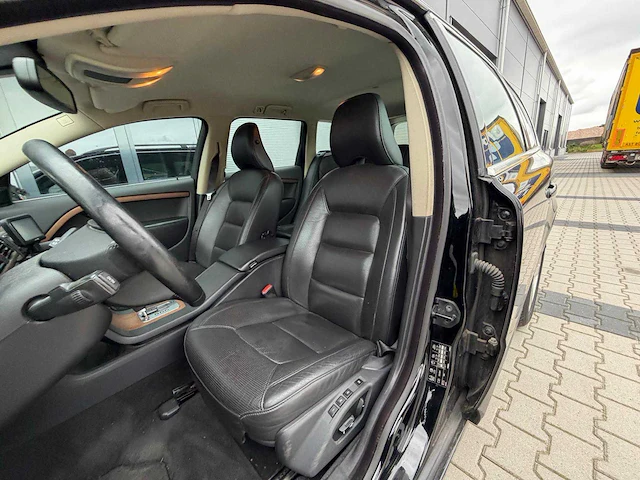 Volvo - v70 - 2.4 d5 summum - schade auto - personenauto - 2008 - afbeelding 9 van  41