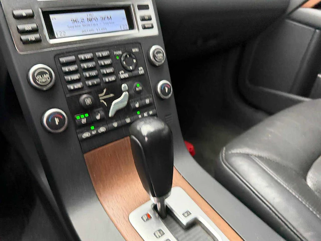 Volvo - v70 - 2.4 d5 summum - schade auto - personenauto - 2008 - afbeelding 10 van  41