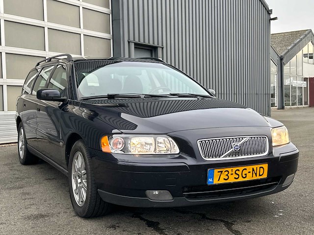 Volvo - v70 - 2.4 momentum - car - 2006 - afbeelding 15 van  35