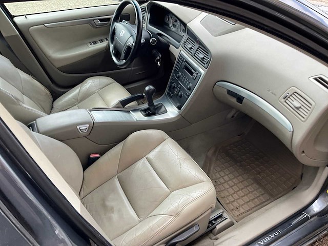 Volvo - v70 - 2.4d edition sport - personenauto - 2006 - afbeelding 11 van  27