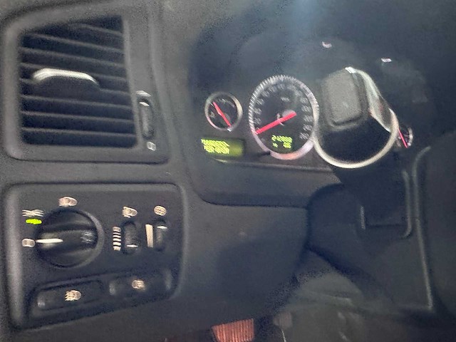 Volvo - v70 - 2.5 t automaat- hbg-88-t - afbeelding 3 van  19