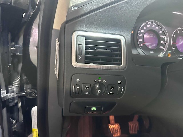 Volvo - v70 - 2.5 turbo momentum - 47-zj-xr- 2008 - afbeelding 2 van  17