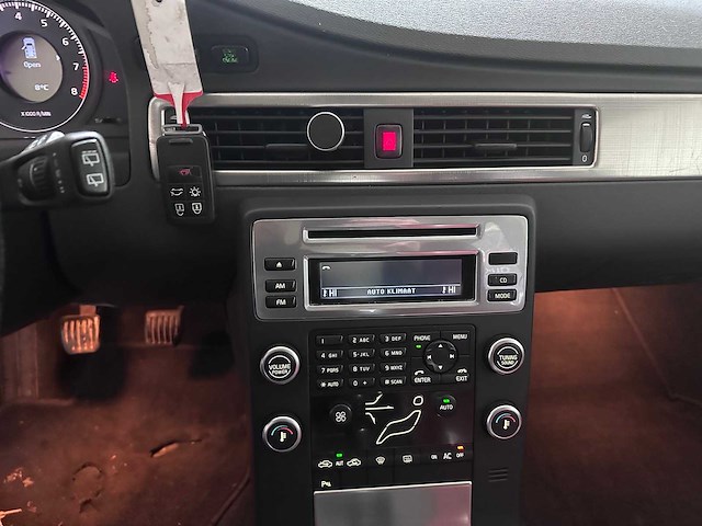 Volvo - v70 - 2.5 turbo momentum - 47-zj-xr- 2008 - afbeelding 3 van  17