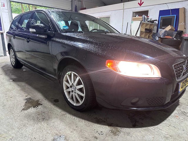 Volvo - v70 - 2.5 turbo momentum - 47-zj-xr- 2008 - afbeelding 14 van  17