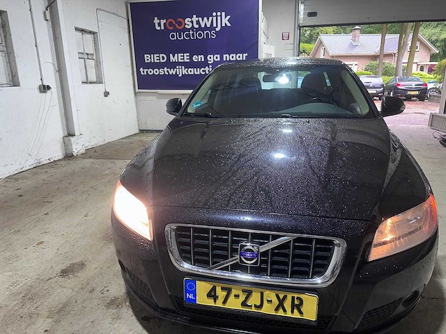 Volvo - v70 - 2.5 turbo momentum - 47-zj-xr- 2008 - afbeelding 15 van  17