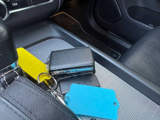 Volvo - xc60 - 2.0 d4 awd r-design - car - 2017|rf-349-r|iaw - afbeelding 13 van  18