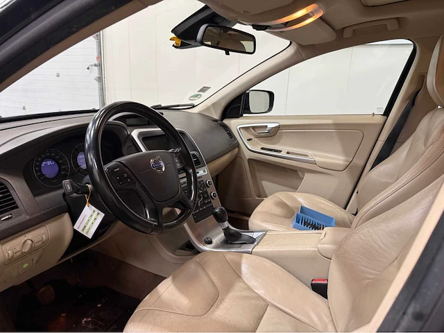 Volvo - xc60 - 2.4d momentum - personenauto - 2009 - afbeelding 3 van  27