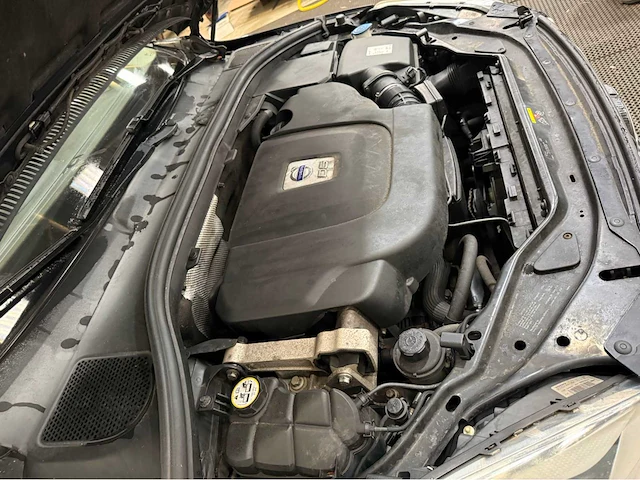 Volvo - xc60 - 2.4d momentum - personenauto - 2009 - afbeelding 18 van  27