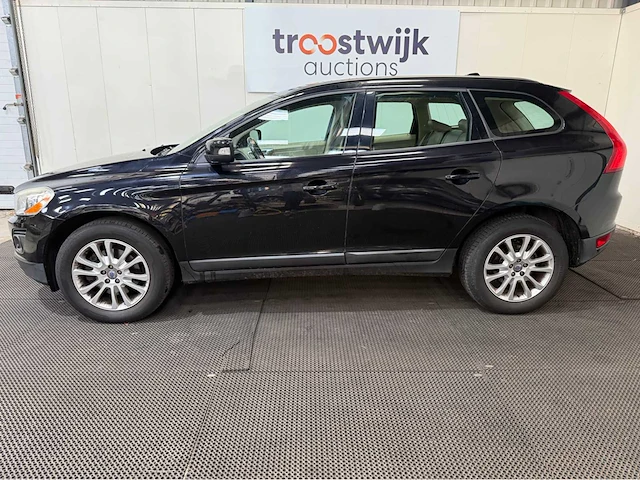 Volvo - xc60 - 2.4d momentum - personenauto - 2009 - afbeelding 12 van  27
