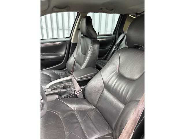 Volvo - xc70 - 2.5 t - car - 2002 - afbeelding 4 van  31