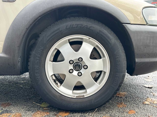 Volvo - xc70 - 2.5 t - car - 2002 - afbeelding 16 van  31