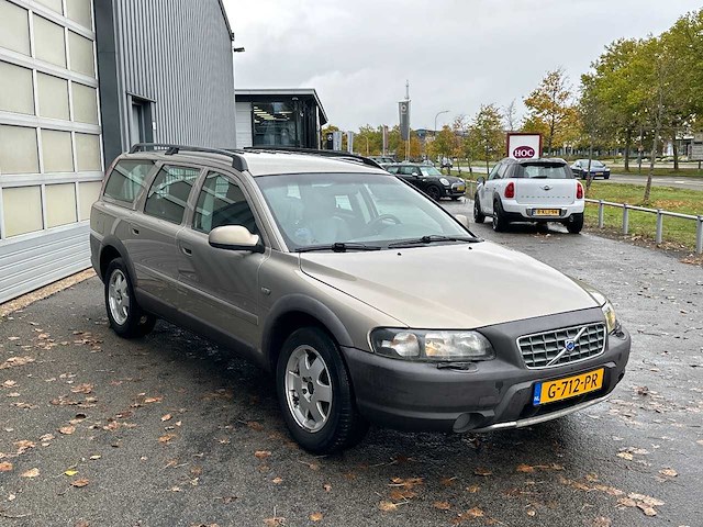 Volvo - xc70 - 2.5 t - car - 2002 - afbeelding 12 van  31