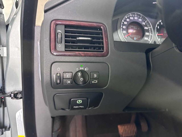 Volvo - xc70 - 3.2 kinetic automaat- 34-nst-4- 2008 - afbeelding 3 van  19