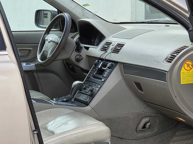 Volvo - xc90 - 2.5 t - awd - 2003 - rs-284-x - personenauto - afbeelding 10 van  23