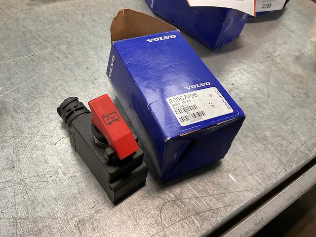 Volvo 20367498 switch (2x) - afbeelding 1 van  3