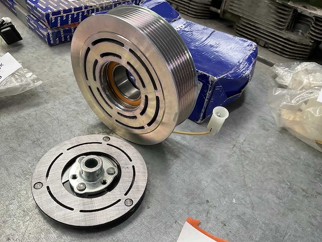 Volvo 20544357 airco compressor koppeling - afbeelding 2 van  4