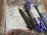 Volvo 848228 engine fuel system component (2x) - afbeelding 2 van  2