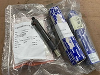 Volvo 848228 engine fuel system component (2x) - afbeelding 1 van  2