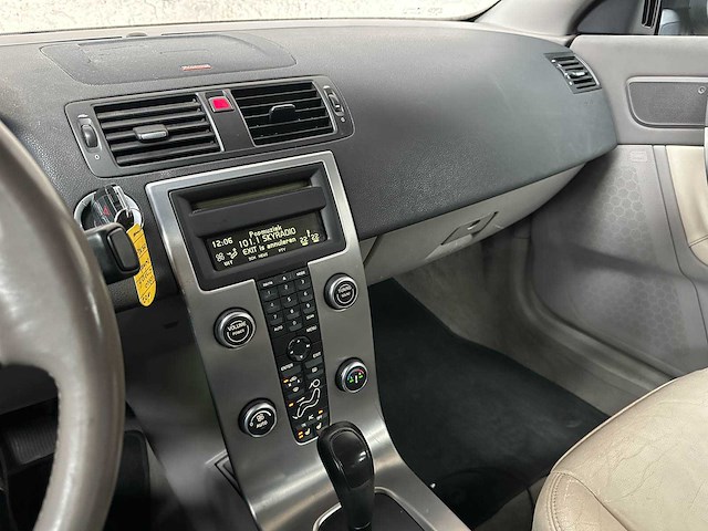 Volvo c70 convertible 2.4 d5 momentum 177pk 2007, 05-xl-ll - afbeelding 26 van  38