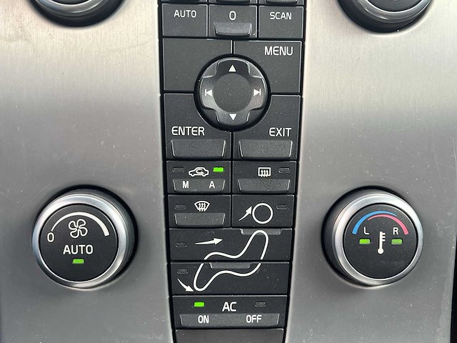 Volvo c70 convertible 2.4i momentum 2007 | 85-ts-pp - afbeelding 9 van  24