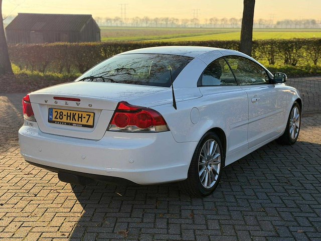 Volvo c70 convertible 2.4i momentum 28-hkh-7 - afbeelding 3 van  26