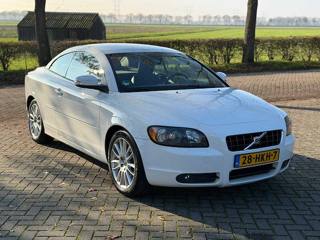 Volvo c70 convertible 2.4i momentum 28-hkh-7 - afbeelding 4 van  26