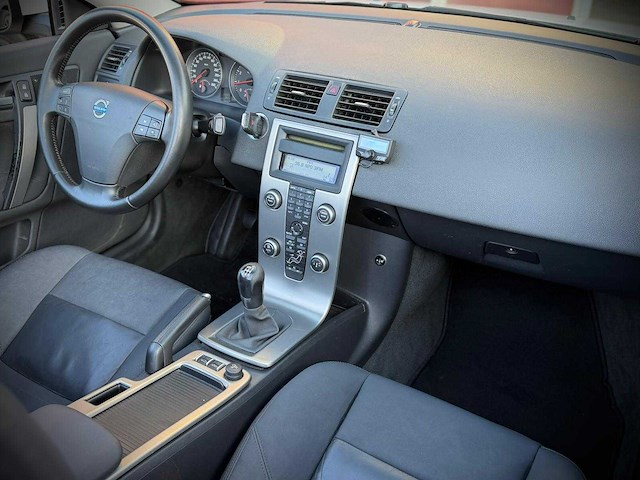 Volvo c70 convertible 2.4i momentum 28-hkh-7 - afbeelding 10 van  26