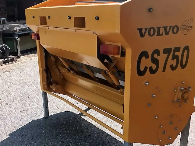 Volvo cs 750 hydraulische splitstrooier / chip spreader 1.680 mm – dd85/dd95 - afbeelding 2 van  13