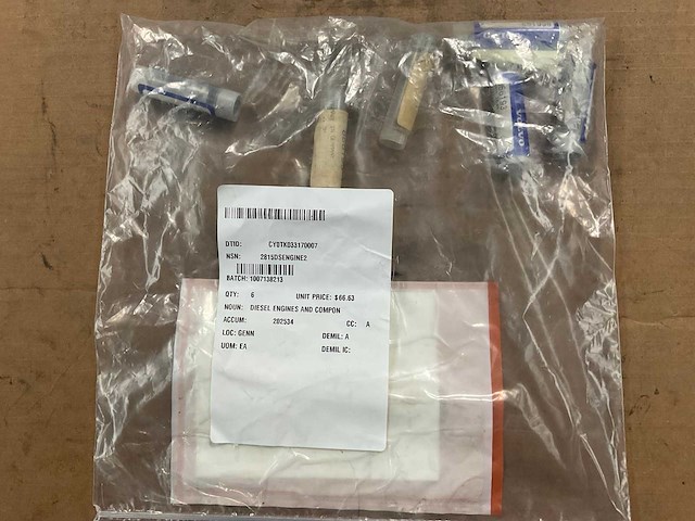 Volvo diesel engine and component (6x) - afbeelding 2 van  2