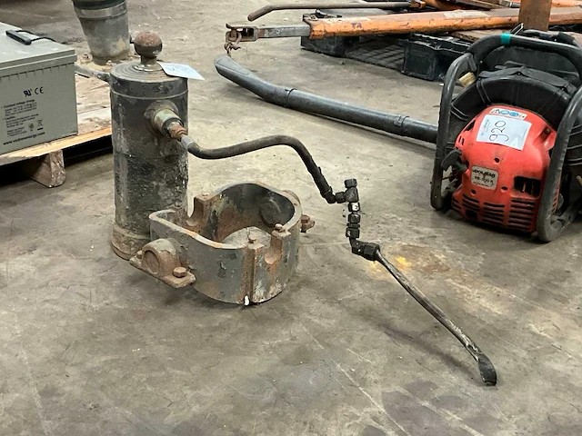 Volvo fe 18 ton 6-traps laadbak kantelcilinder - afbeelding 1 van  3