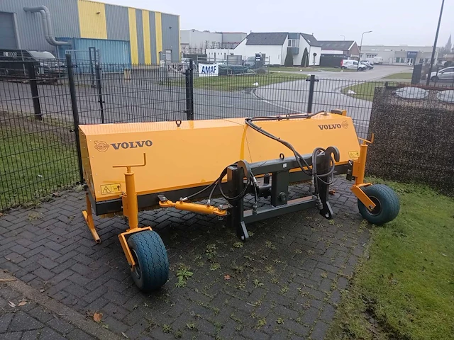 Volvo hydraulische veegborstel 3.050 mm met 19 reserveborstels - afbeelding 1 van  9