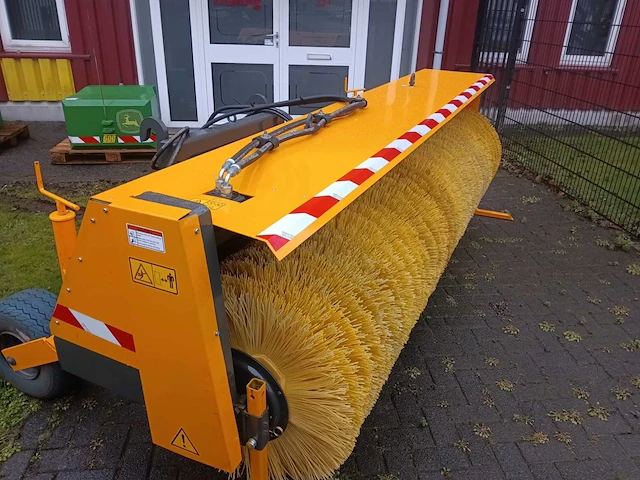 Volvo hydraulische veegborstel 3.050 mm met 19 reserveborstels - afbeelding 4 van  9