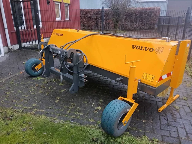 Volvo hydraulische veegborstel 3.050 mm met 19 reserveborstels - afbeelding 9 van  9