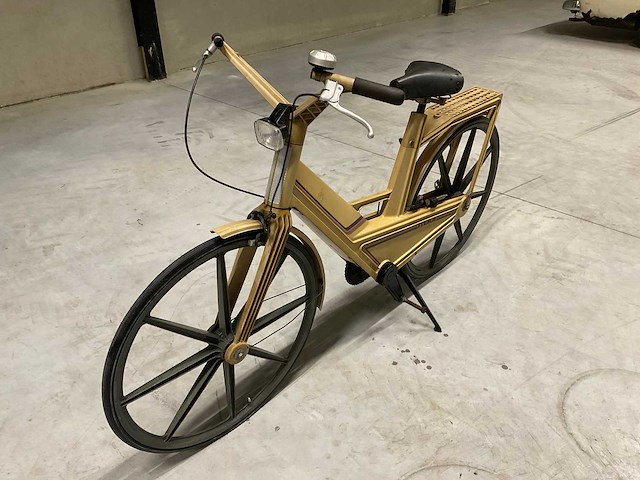 Volvo itera plastic fiets - afbeelding 1 van  11